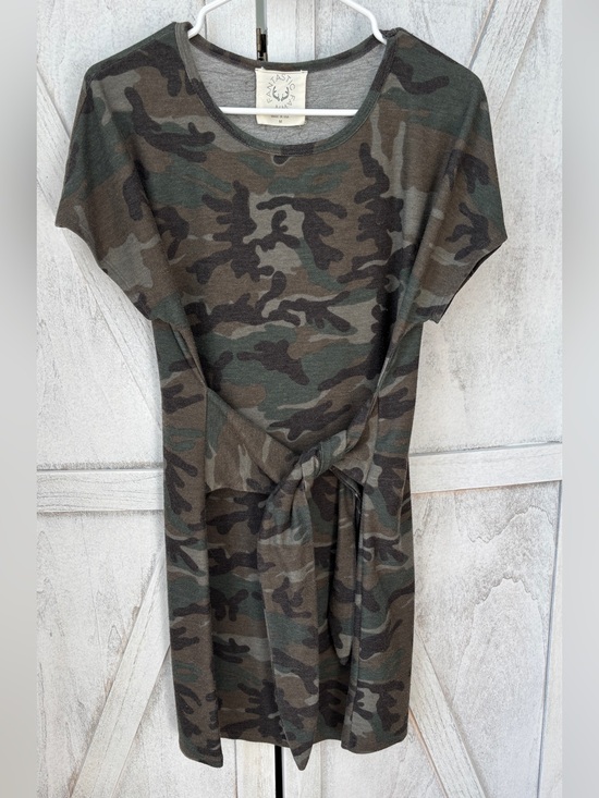 Dresses & Skirts - Fantastic Fawn Camo Wrap Dress Women’s Size Medium Green